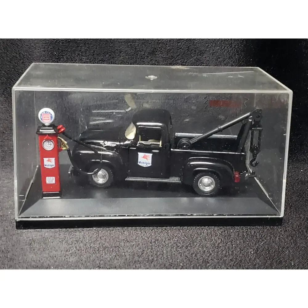 Road Champs Mobilgas Black 1956 Ford F-100 Mobile Gas Tow DieCast Cased Car